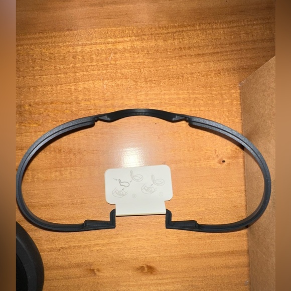 Oculus Meta Quest 2 Advanced All-In-One Virtual Reality Headset- 256GB - Picture 6 of 6